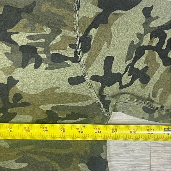 L.L. Bean Green Camouflage Long Sleeve wool blend thermal RARE camo colour way M - Picture 9 of 10